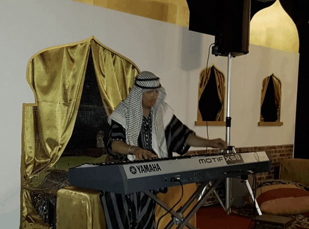 Personeelsfeest met een Arabisch thema Live achtergrondmuziek - Solo act