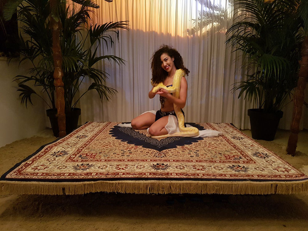 Marokkaans entertainment Een vliegend tapijt als fotocorner